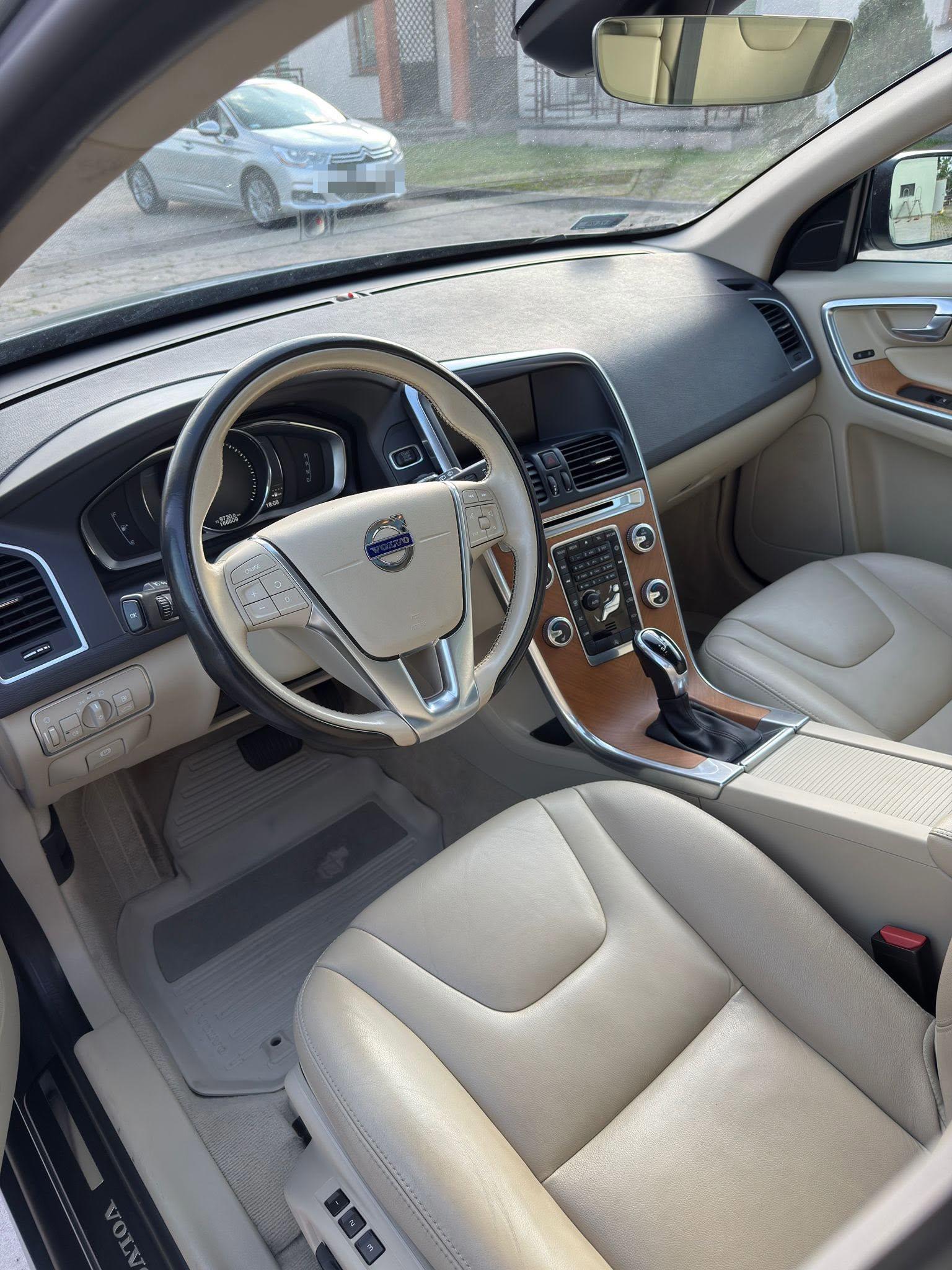 Realizacja - Volvo XC60, wnętrze po detailingu